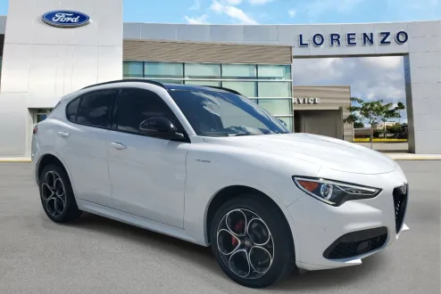 2022 Alfa Romeo Stelvio Ti Sport photo 2