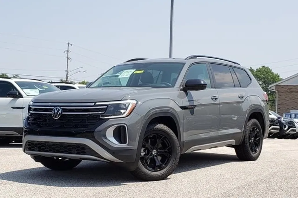 2025 Volkswagen Atlas Peak Edition SE photo 1