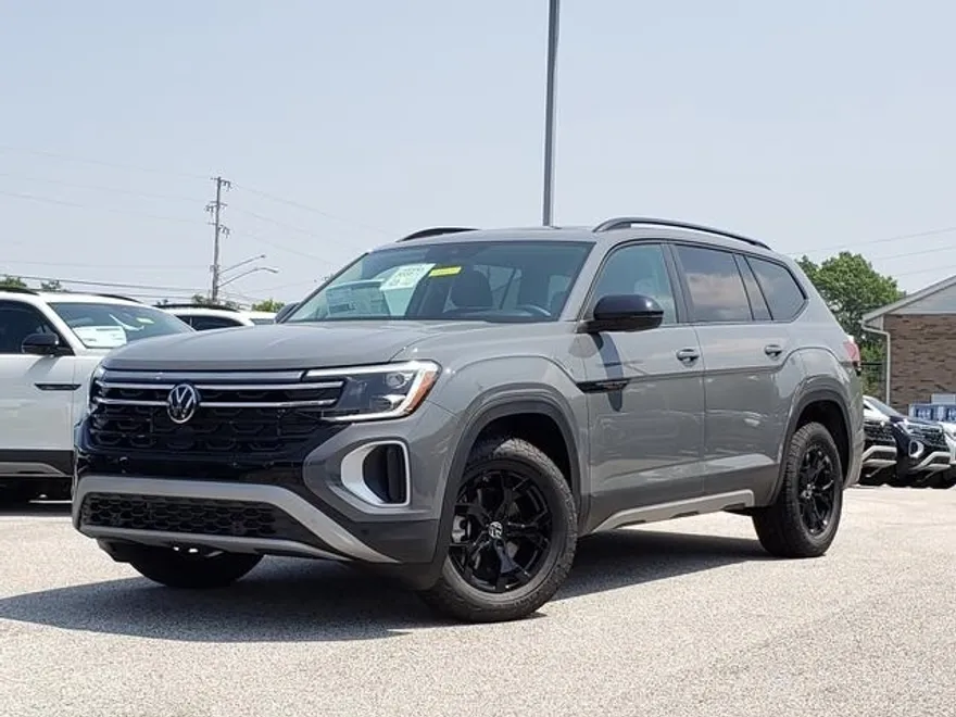 2025 Volkswagen Atlas Peak Edition SE photo 1