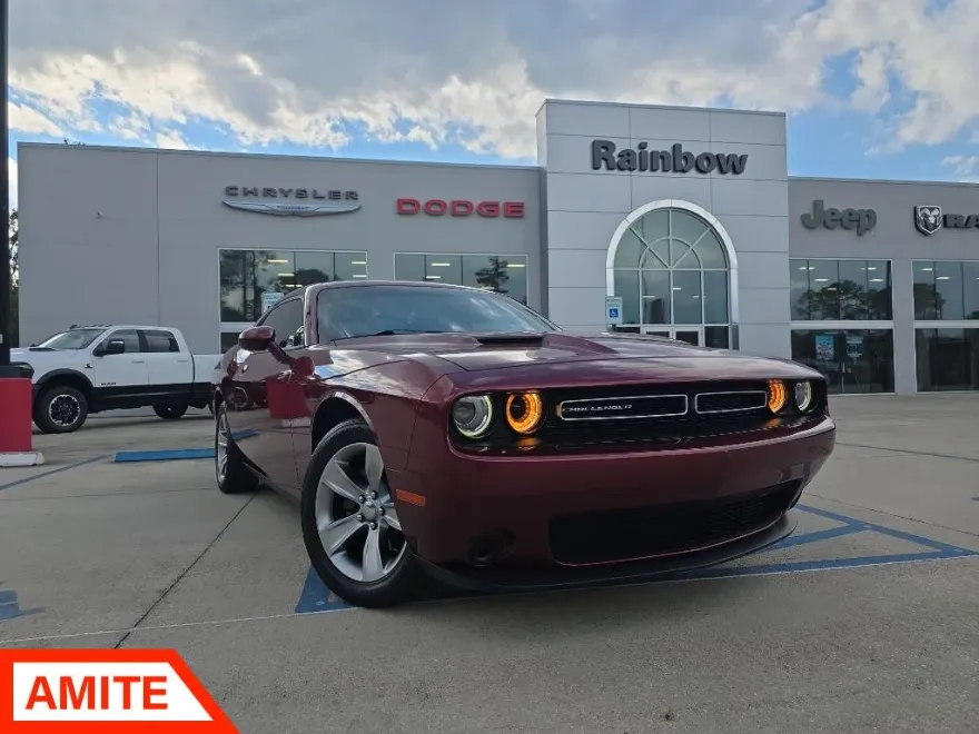 2019 Dodge Challenger SXT photo 1
