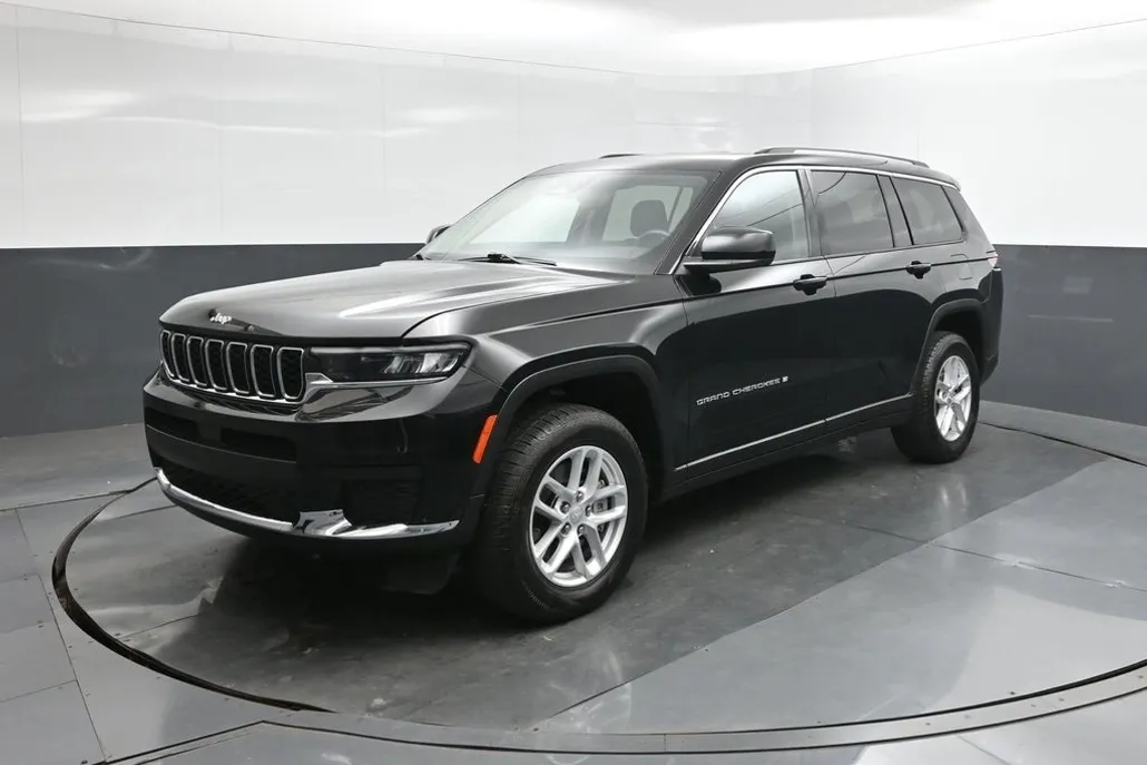 2023 Jeep Grand Cherokee Laredo photo 1