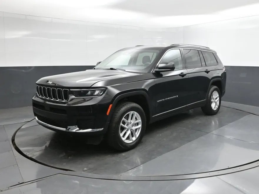 2023 Jeep Grand Cherokee Laredo photo 1