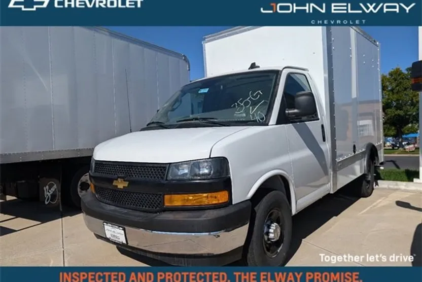 2024 Chevrolet Express Cutaway 3500 photo 1
