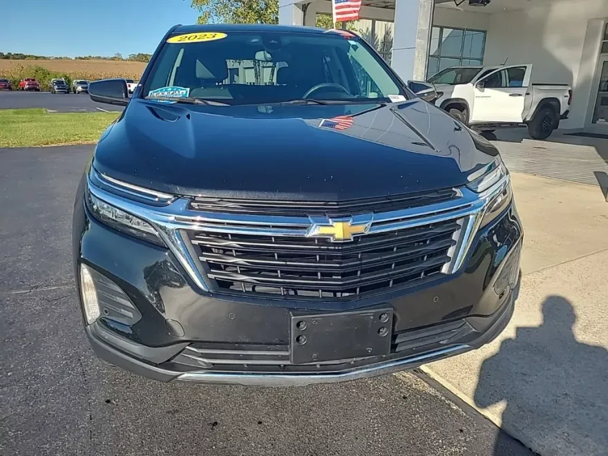 2023 Chevrolet Equinox LT photo 1