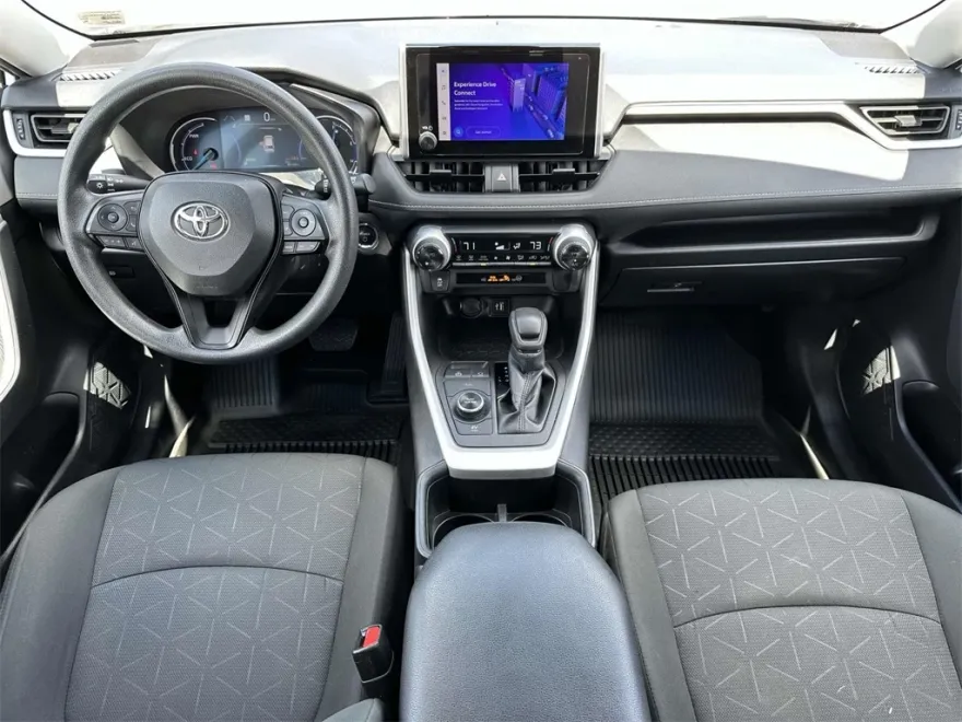 2024 Toyota RAV4 Hybrid XLE photo 1