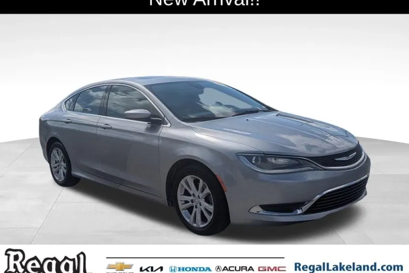 2016 Chrysler 200 Limited photo 1
