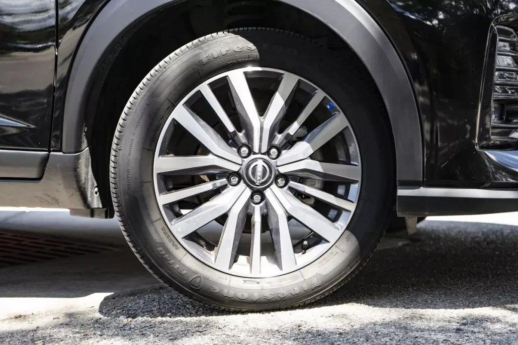 2024 Nissan Kicks SR photo 1