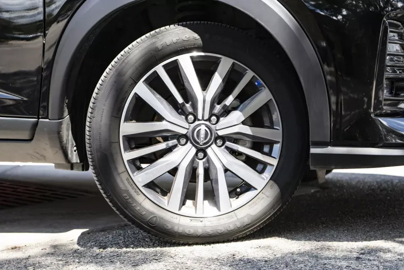 2024 Nissan Kicks SR photo 1