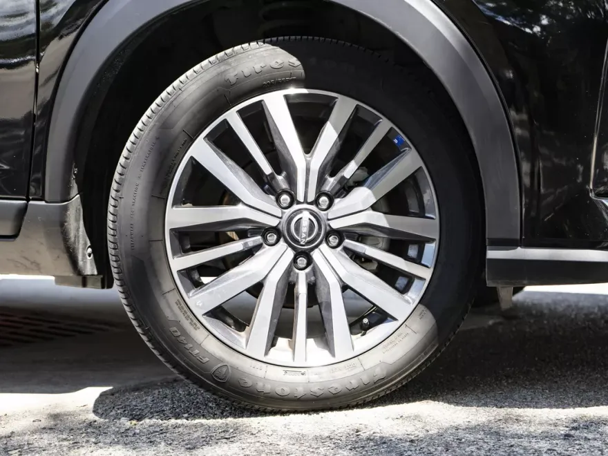 2024 Nissan Kicks SR photo 1