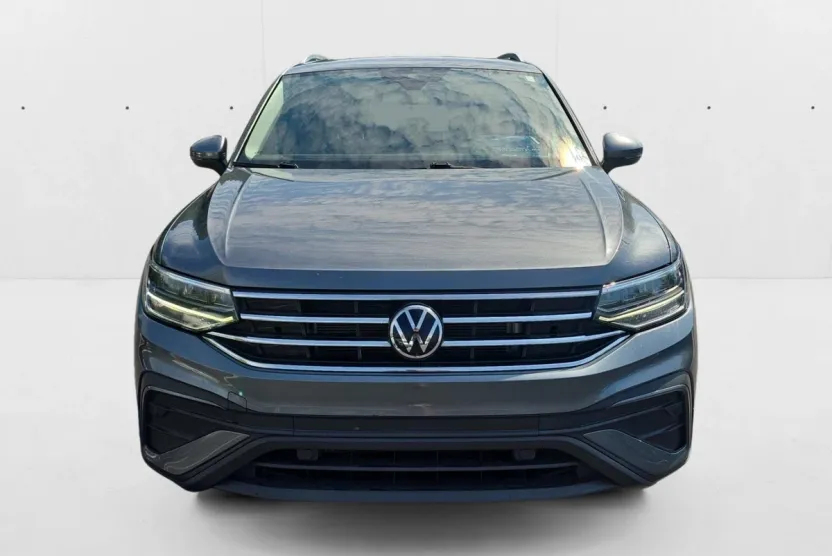 2022 Volkswagen Tiguan SE photo 1