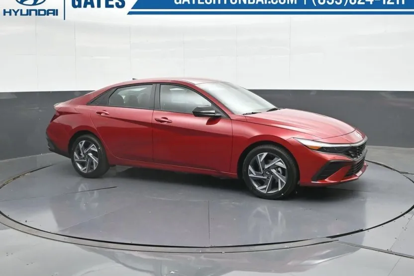 2025 Hyundai Elantra SEL Sport photo 1