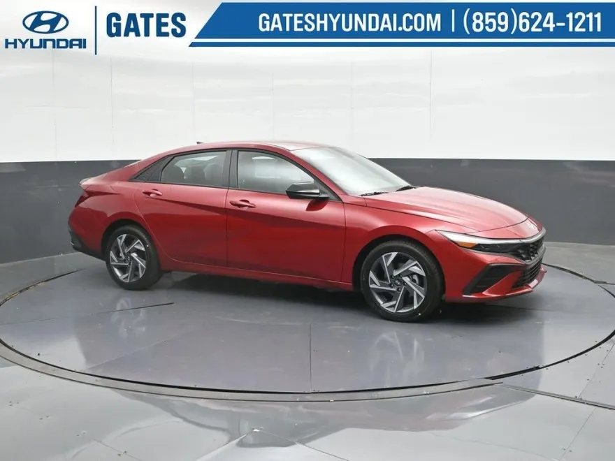 2025 Hyundai Elantra SEL Sport photo 1