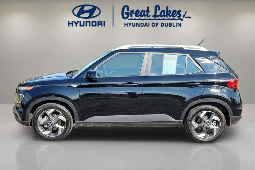 2025 Hyundai Venue SEL photo 1