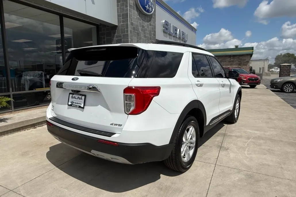 2023 Ford Explorer XLT photo 1