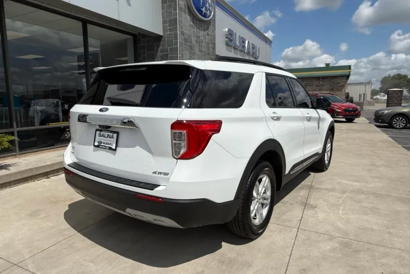 2023 Ford Explorer XLT photo 1