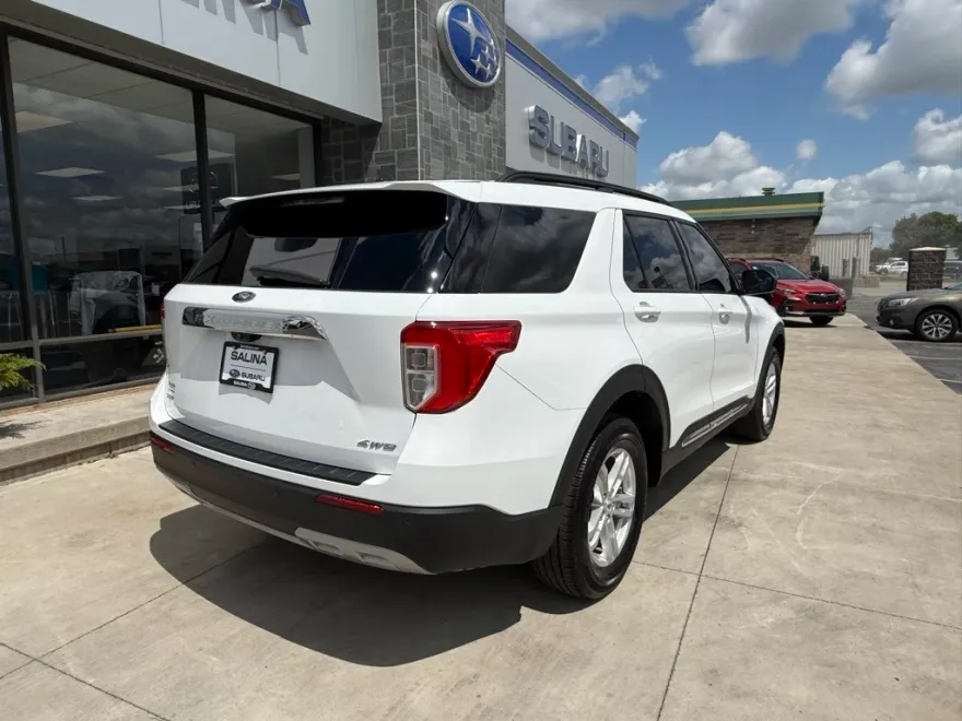 2023 Ford Explorer XLT photo 1
