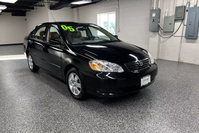 2005 Toyota Corolla CE photo 1