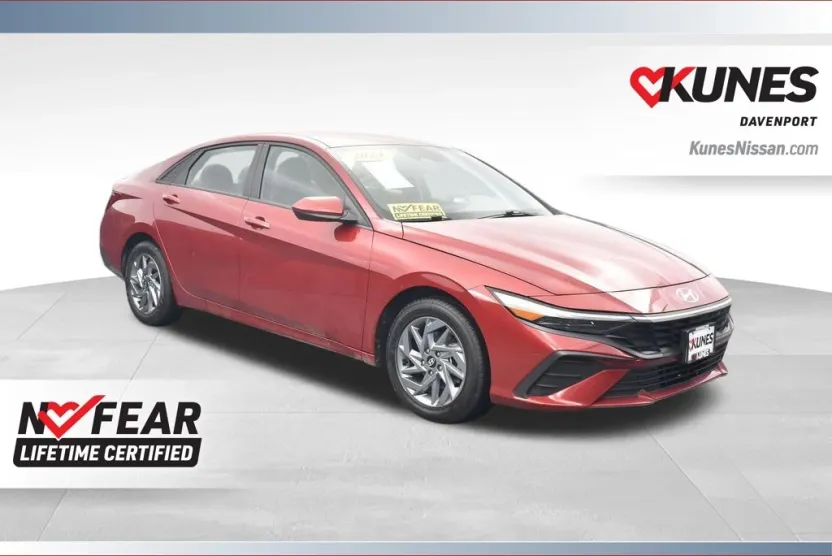 2024 Hyundai Elantra SEL photo 1