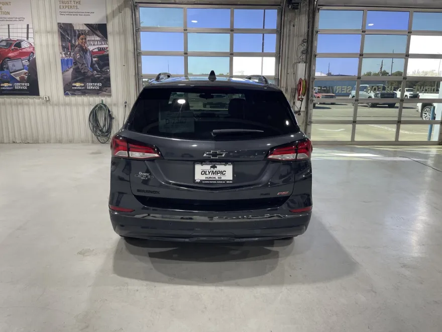 2022 Chevrolet Equinox RS photo 1