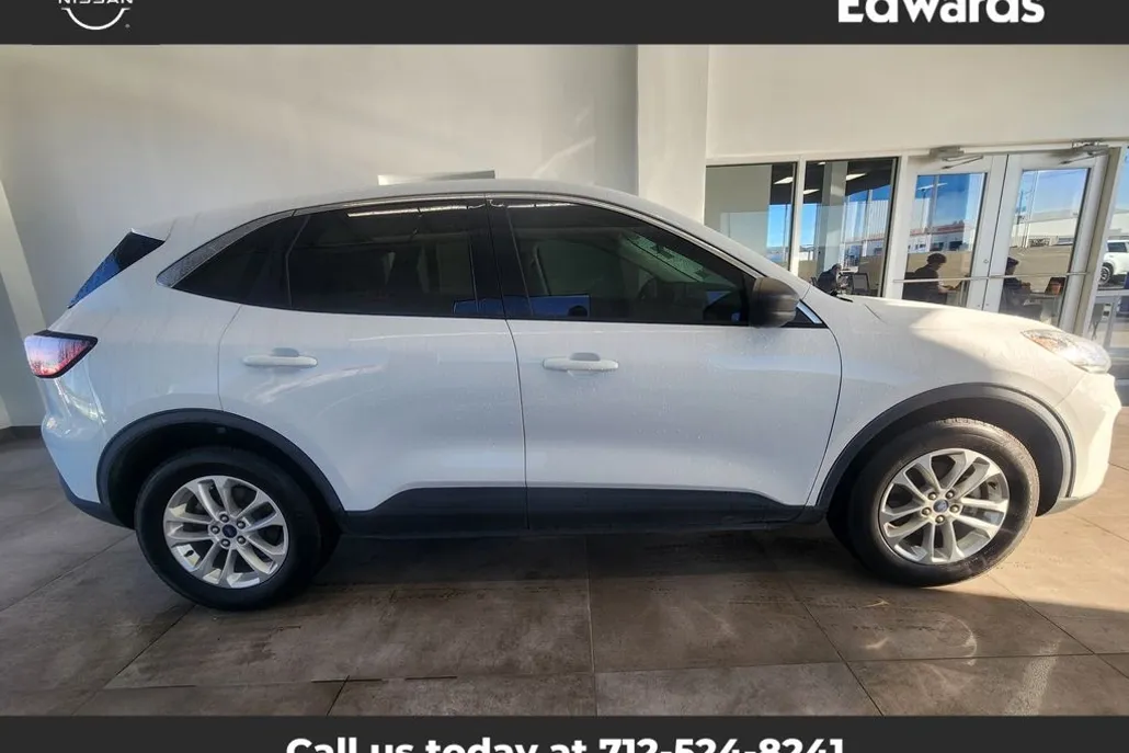 2022 Ford Escape Hybrid SE photo 1