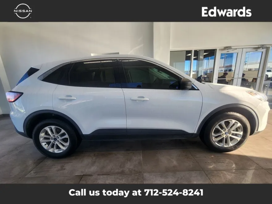 2022 Ford Escape Hybrid SE photo 1