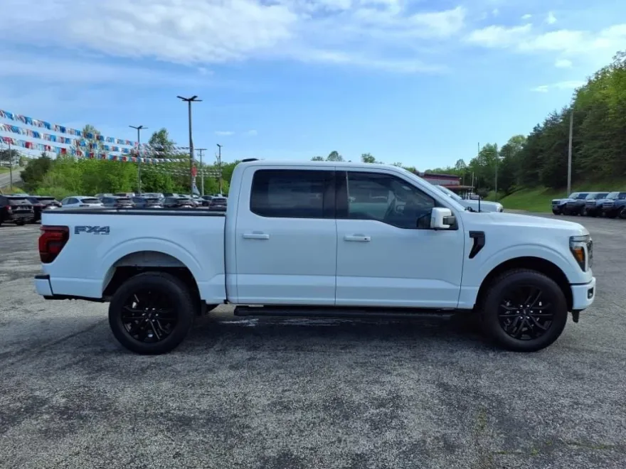 2025 Ford F-150 Lariat photo 2