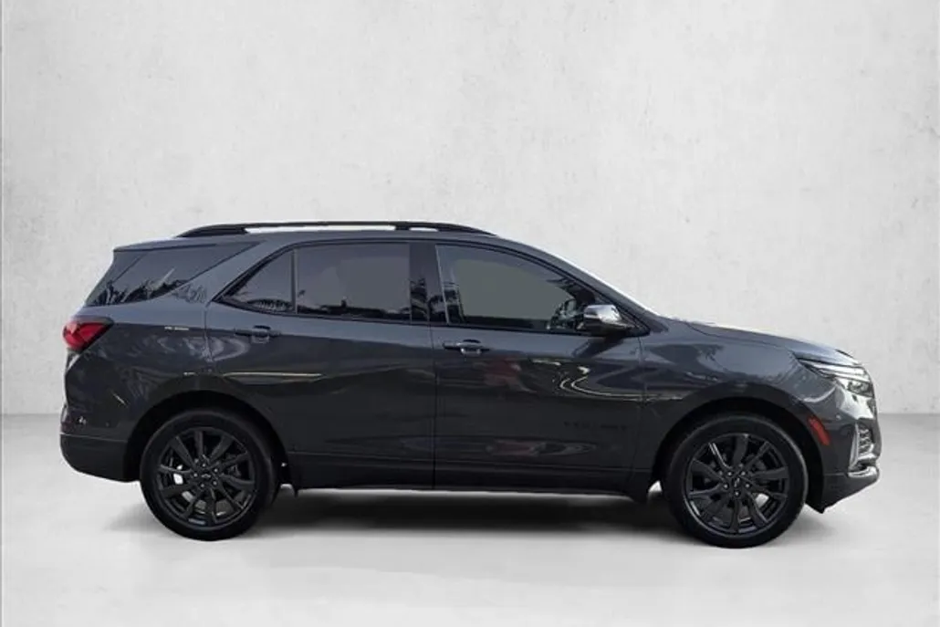 2023 Chevrolet Equinox RS photo 1