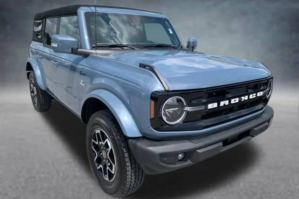 2023 Ford Bronco Outer Banks photo 1