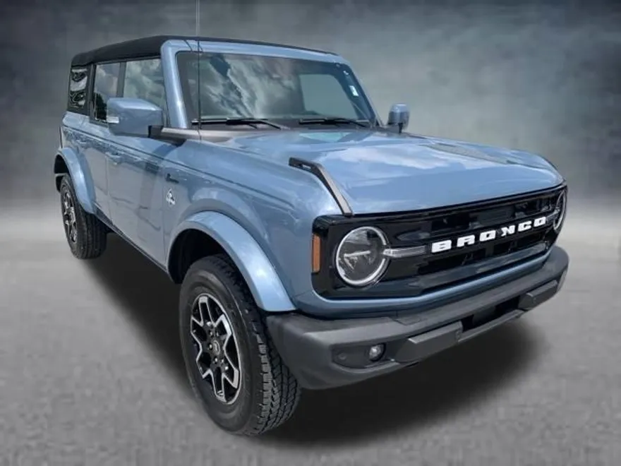 2023 Ford Bronco Outer Banks photo 1