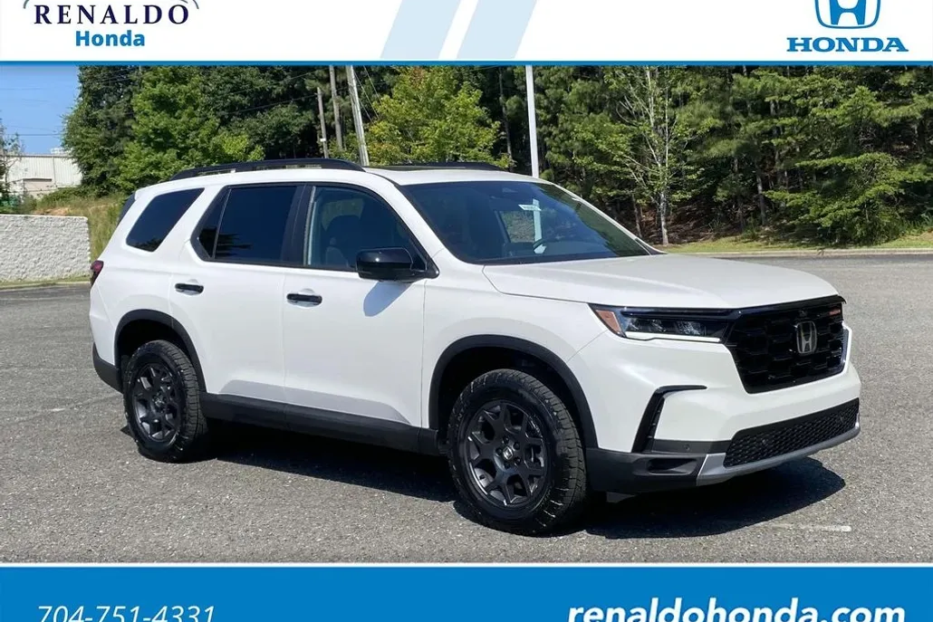 2025 Honda Pilot TrailSport photo 1
