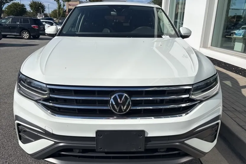 2022 Volkswagen Tiguan SE photo 1