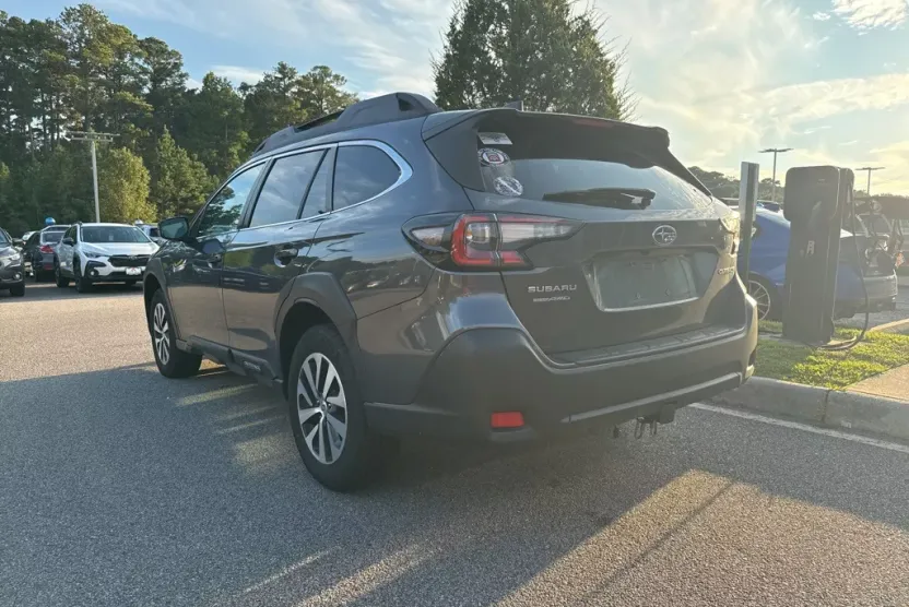 2023 Subaru Outback Premium photo 1