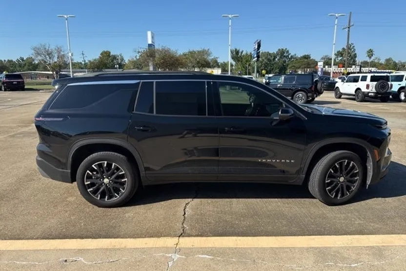 2025 Chevrolet Traverse 1LT photo 1