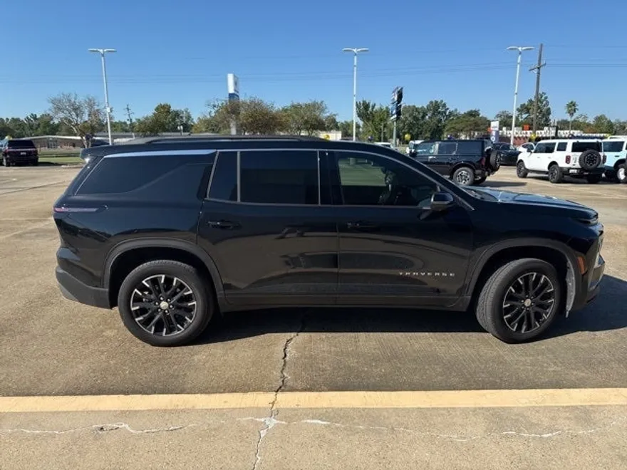 2025 Chevrolet Traverse 1LT photo 1