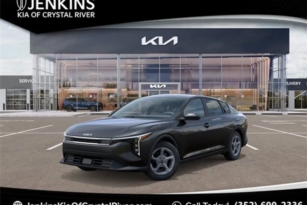 2025 Kia K4 LXS photo 1