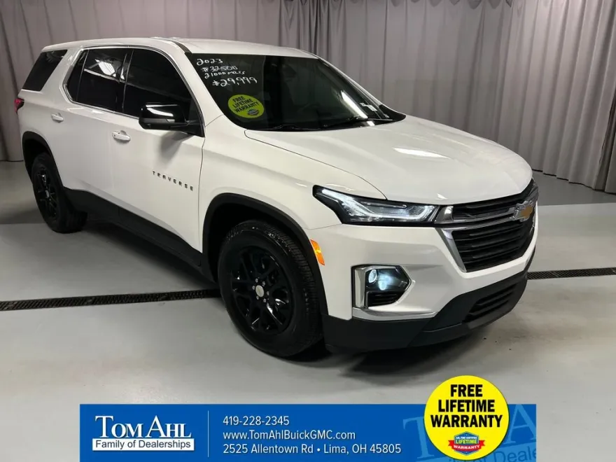 2023 Chevrolet Traverse LS photo 1