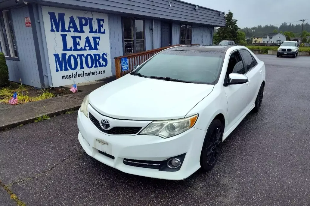 2014 Toyota Camry SE V6 photo 1