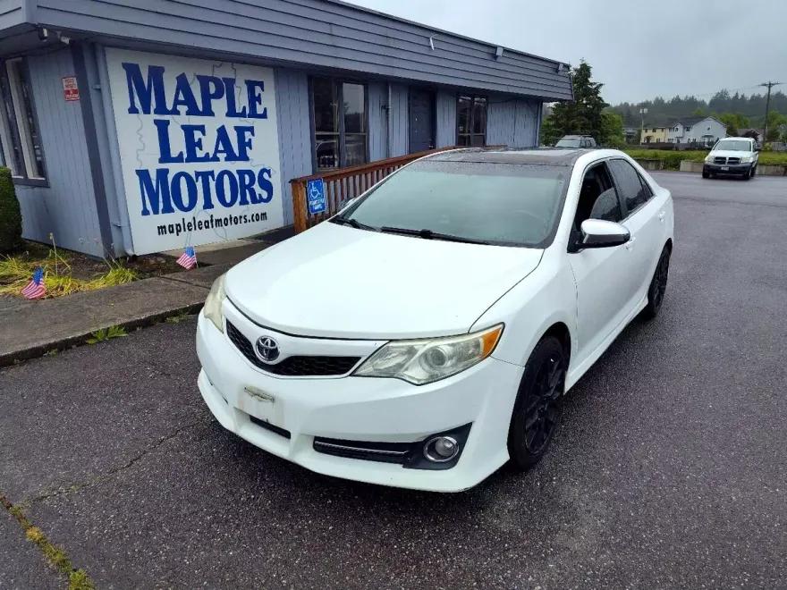 2014 Toyota Camry SE V6 photo 1