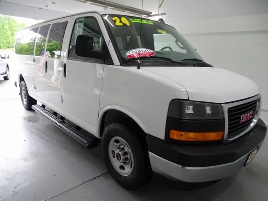 2024 Gmc Savana Passenger 3500 LT photo 1