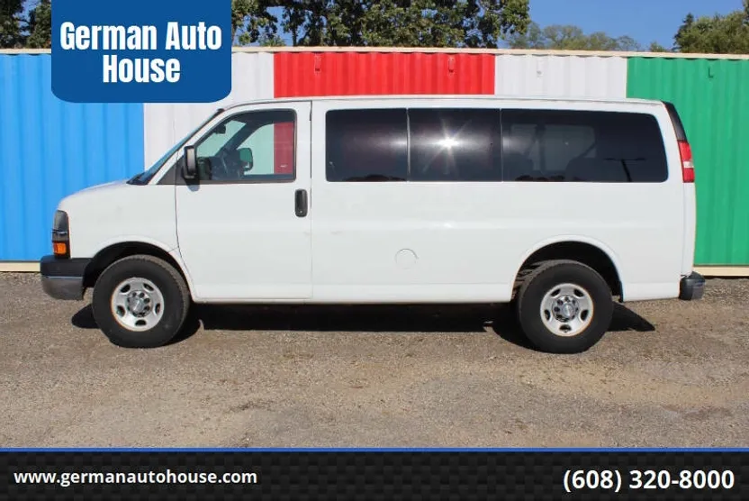 2013 Chevrolet Express 3500 Passenger Van photo 1
