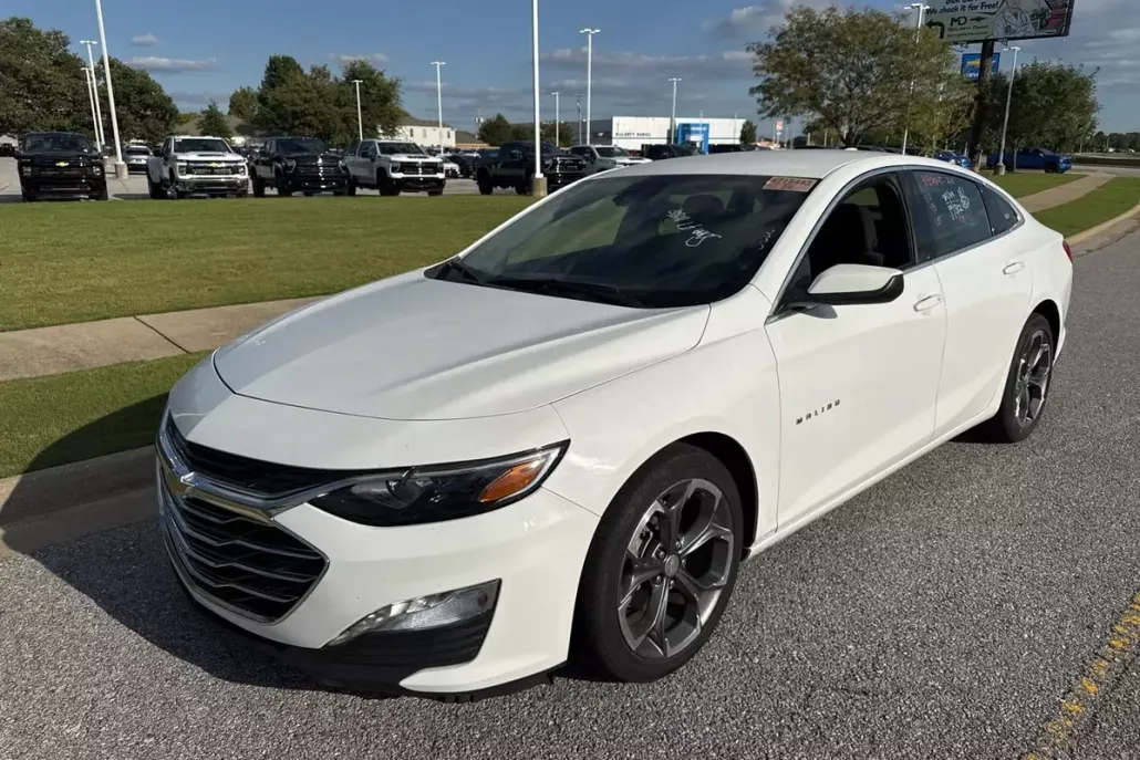 2023 Chevrolet Malibu 1LT photo 1
