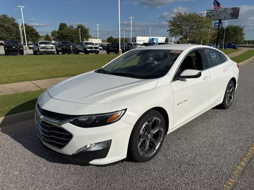 2023 Chevrolet Malibu 1LT photo 1