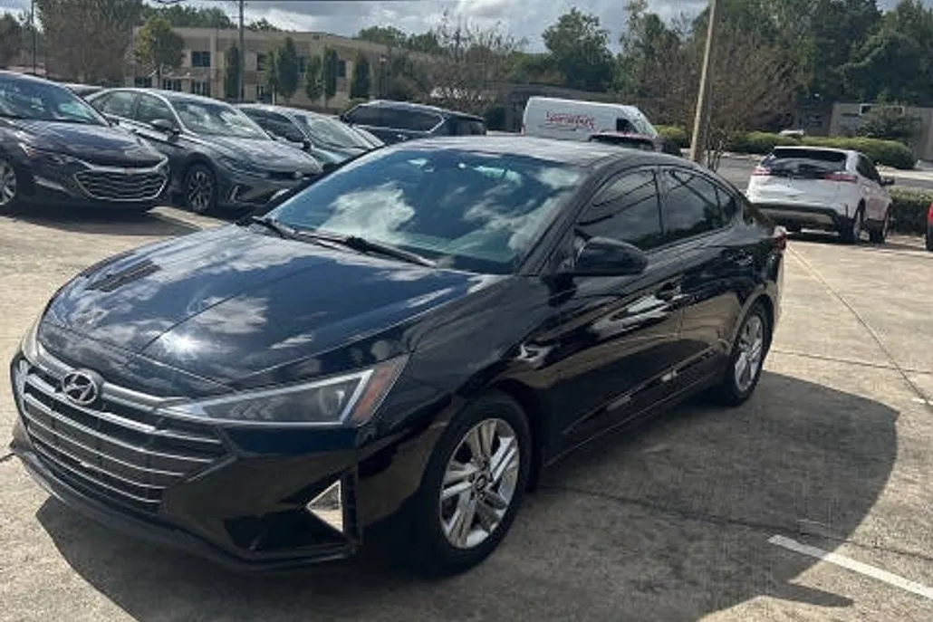 2020 Hyundai Elantra Limited photo 1