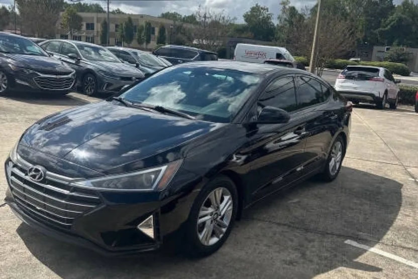 2020 Hyundai Elantra Limited photo 1