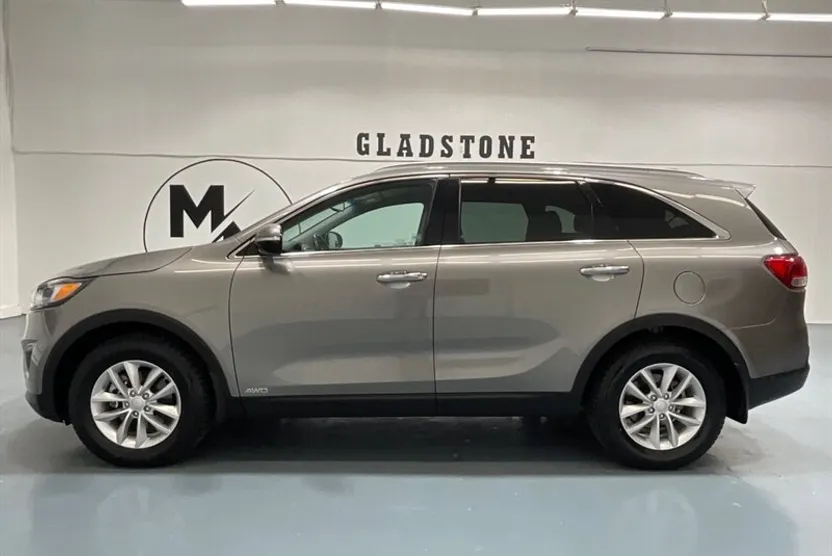2018 Kia Sorento LX photo 1