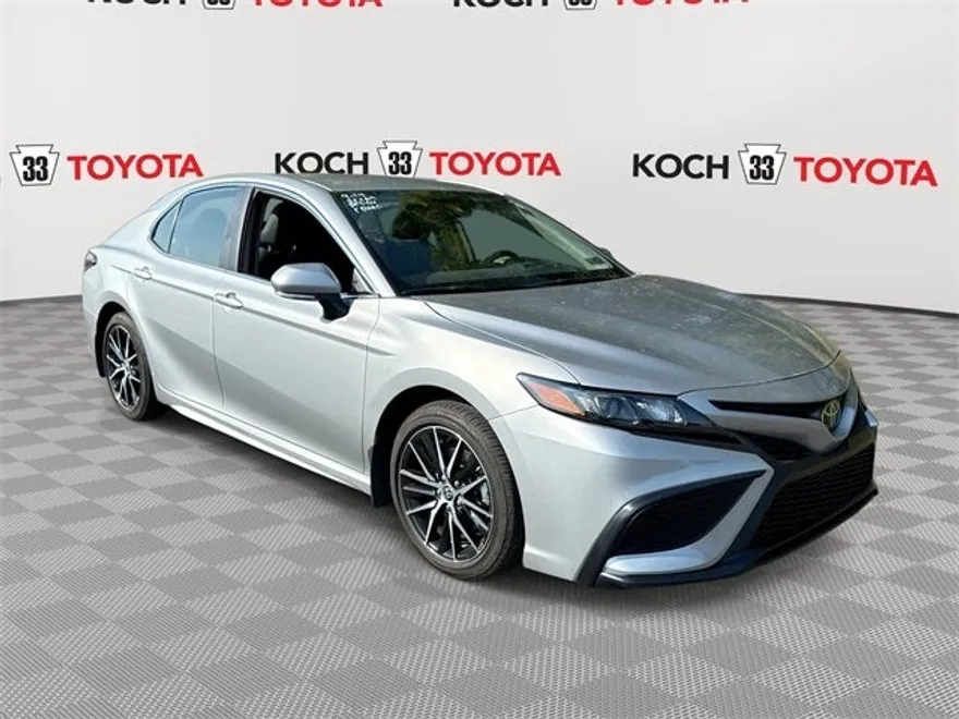 2024 Toyota Camry SE photo 1