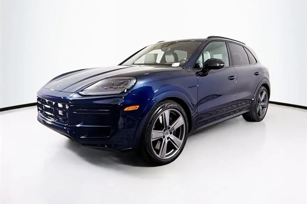 2025 Porsche Cayenne Turbo E-Hybrid photo 1