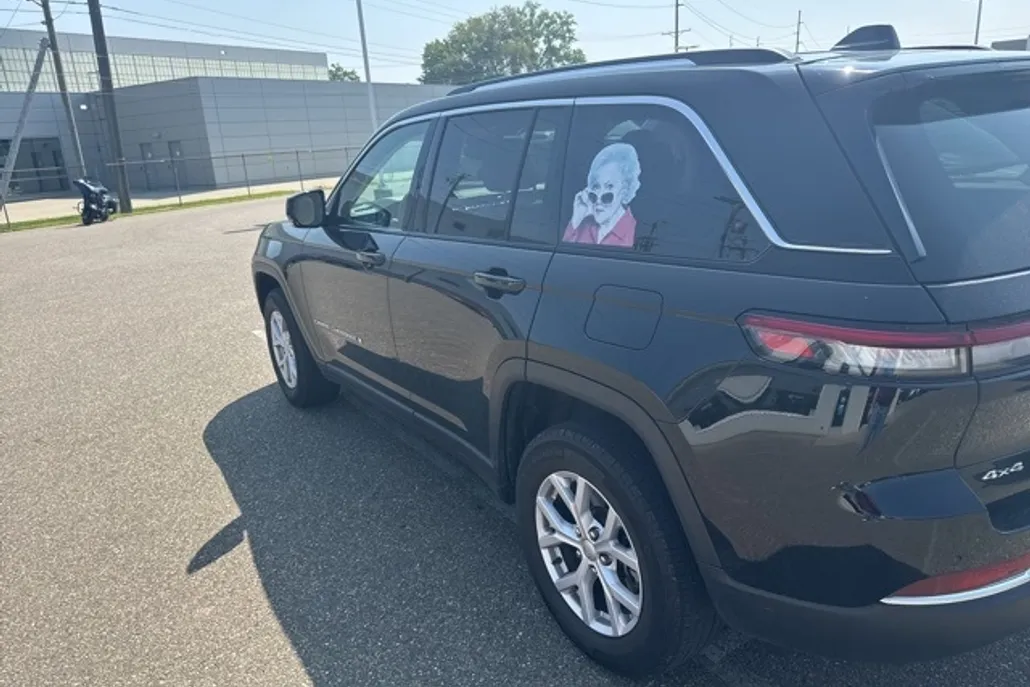 2022 Jeep Grand Cherokee Limited photo 1