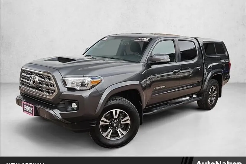 2016 Toyota Tacoma TRD Sport photo 1