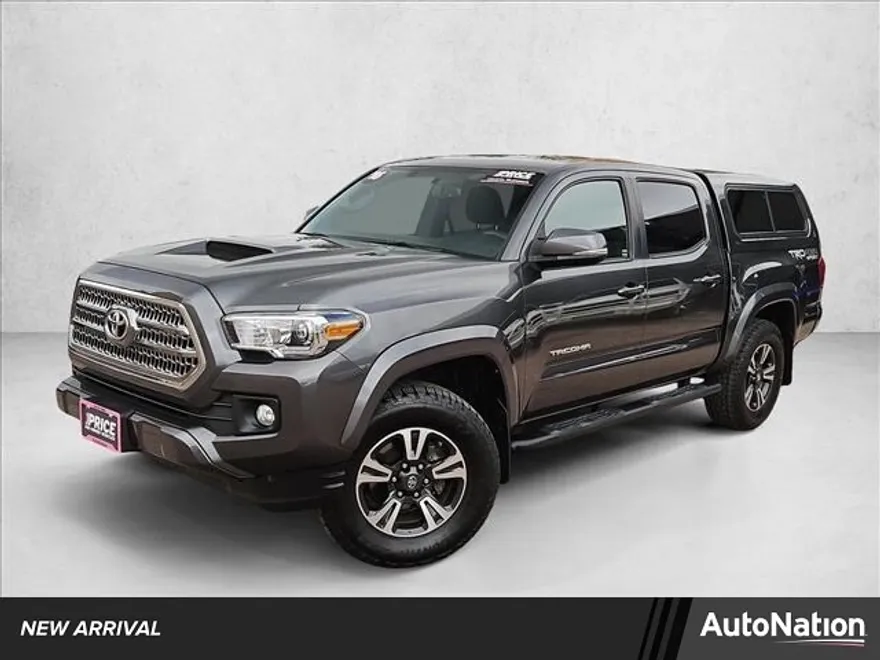 2016 Toyota Tacoma TRD Sport photo 1